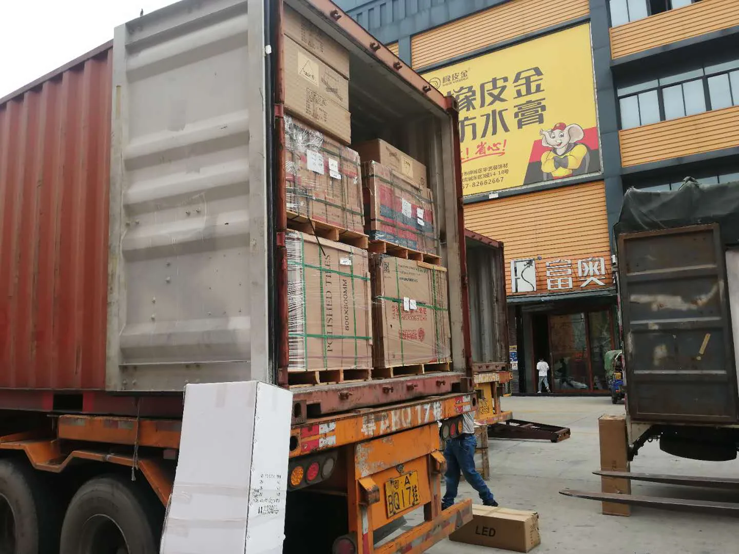 Secure export packing of building materials for Singapore villa project