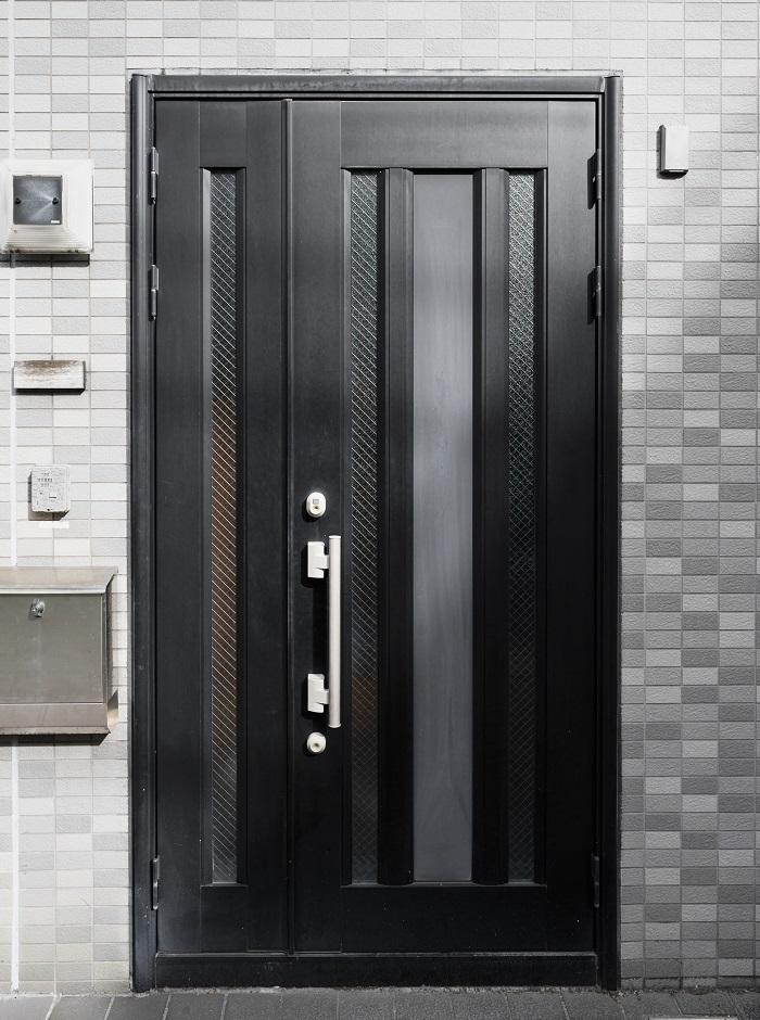 Black and grey front door paint colors create timeless sophistication inside your home.
