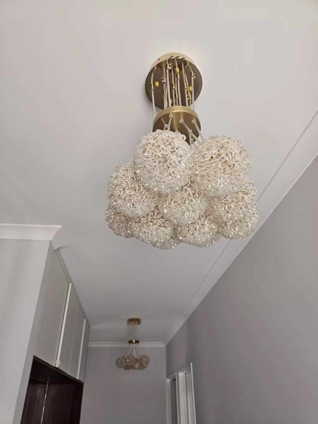 Crystal chandeliers for high-end villa hallway lighting continuity