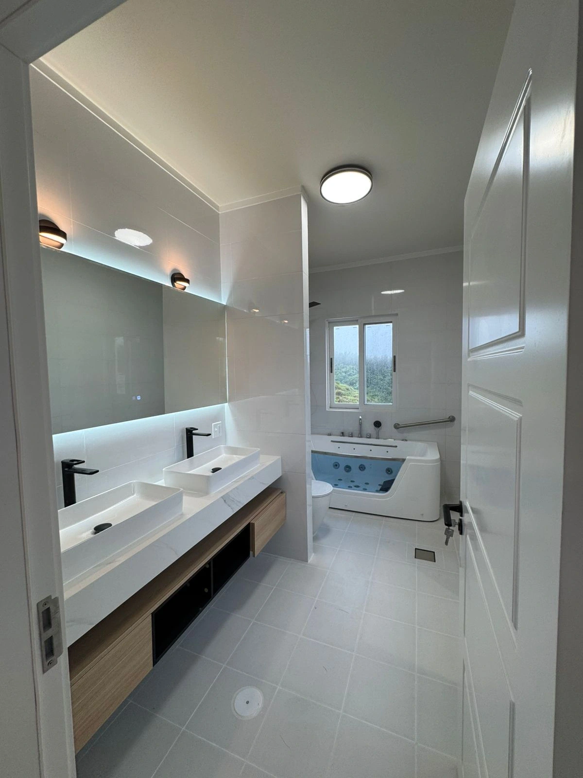Guam Villa glass shower enclosures and fixtures