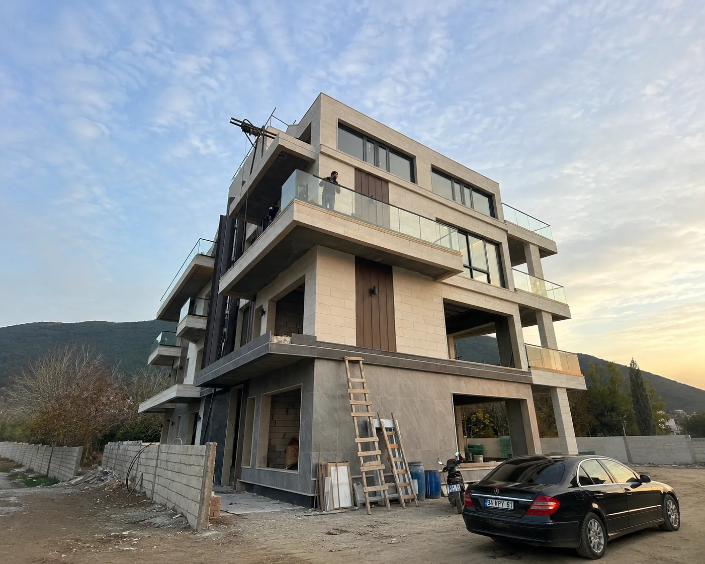Dark-frame aluminum window systems and balcony doors for Lebanon villa facade