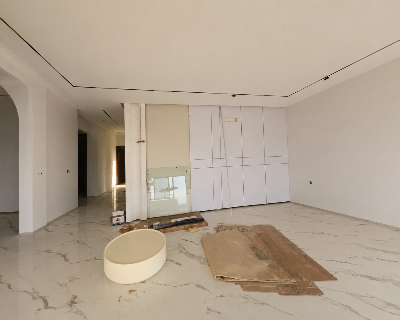 Large-format marble-look floor tiles and coordinated facade surfaces